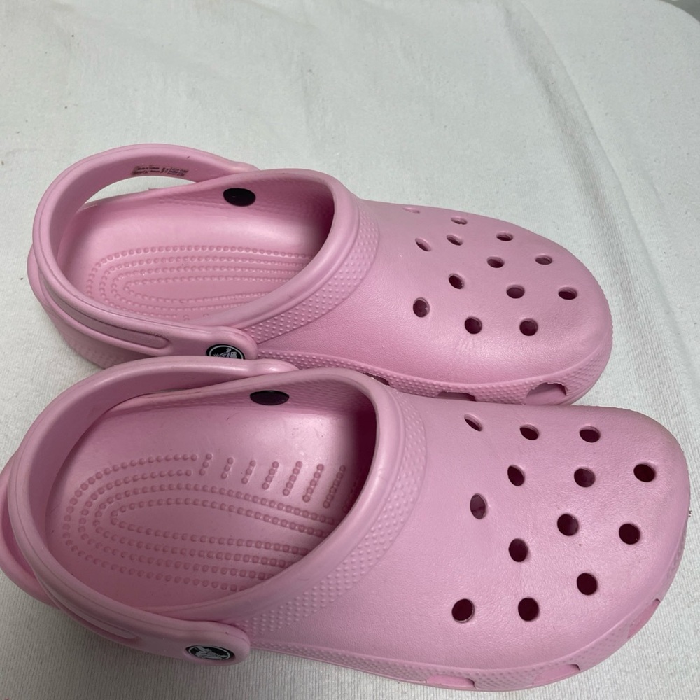 Crocs Pretty Pink M7 W9 Clogs Shoes Sandals - Picture 2 of 12